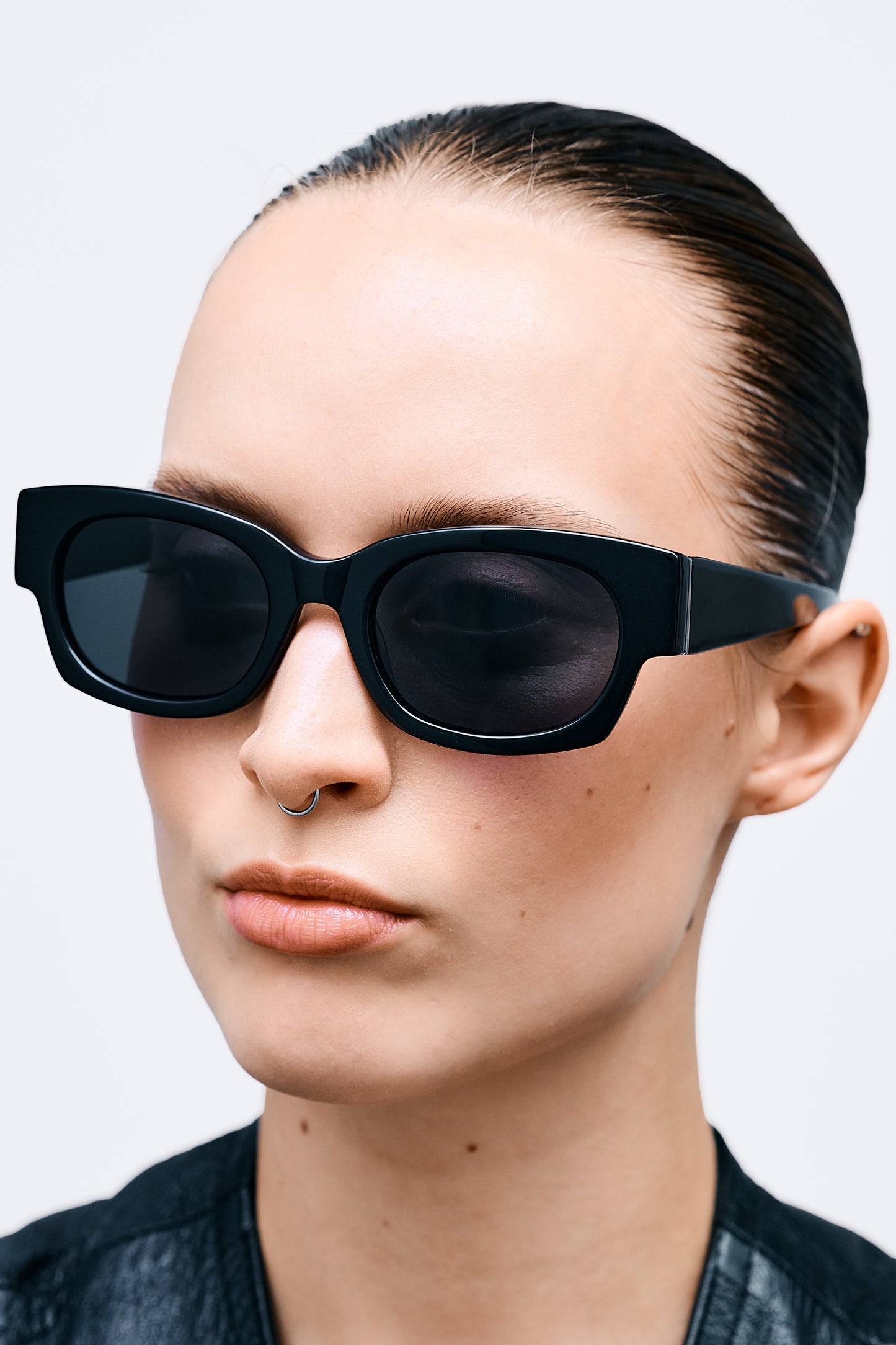 SHADE 01 Solid Black / Solid Black Lens