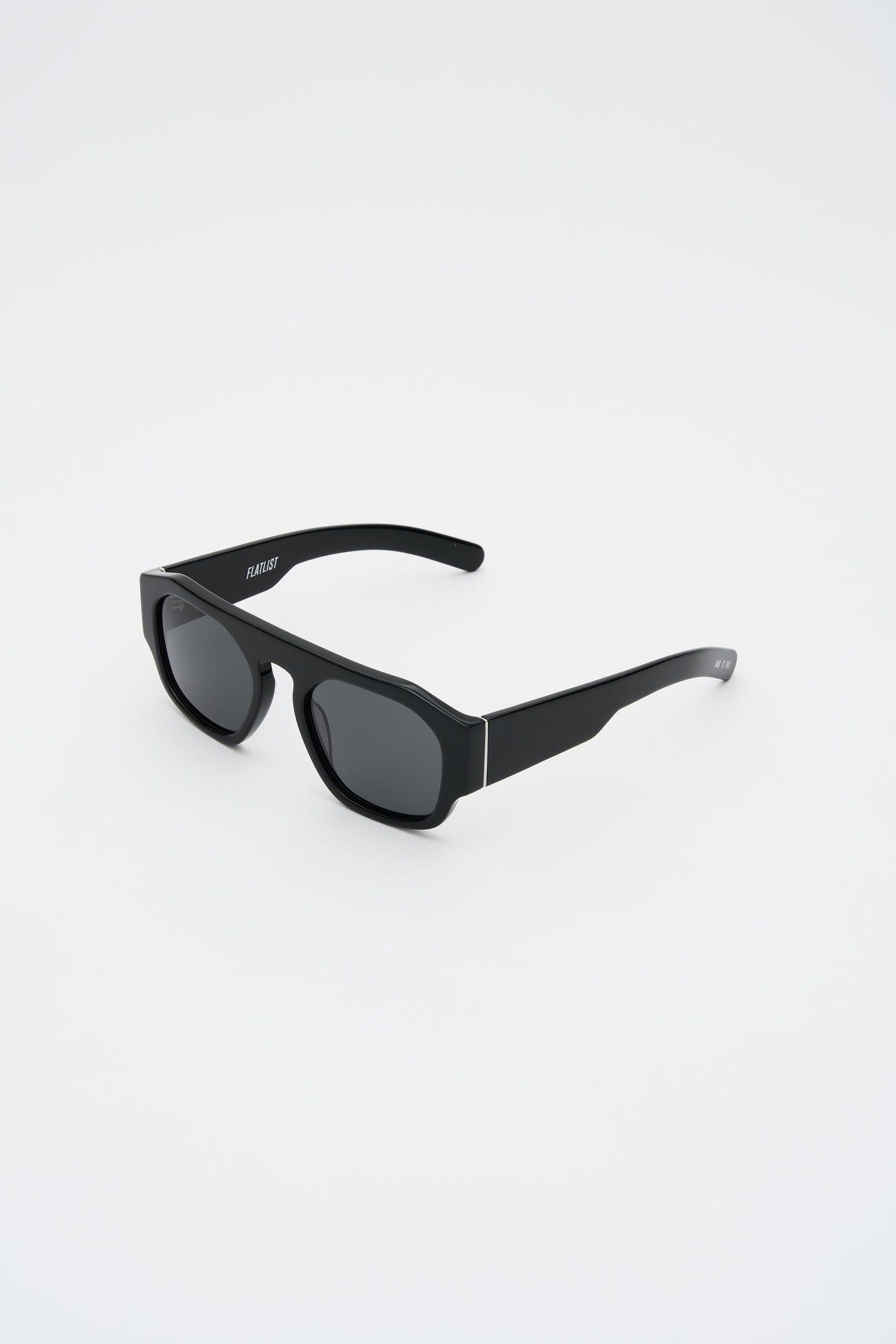 SHADE 02 Solid Black / Solid Black Lens
