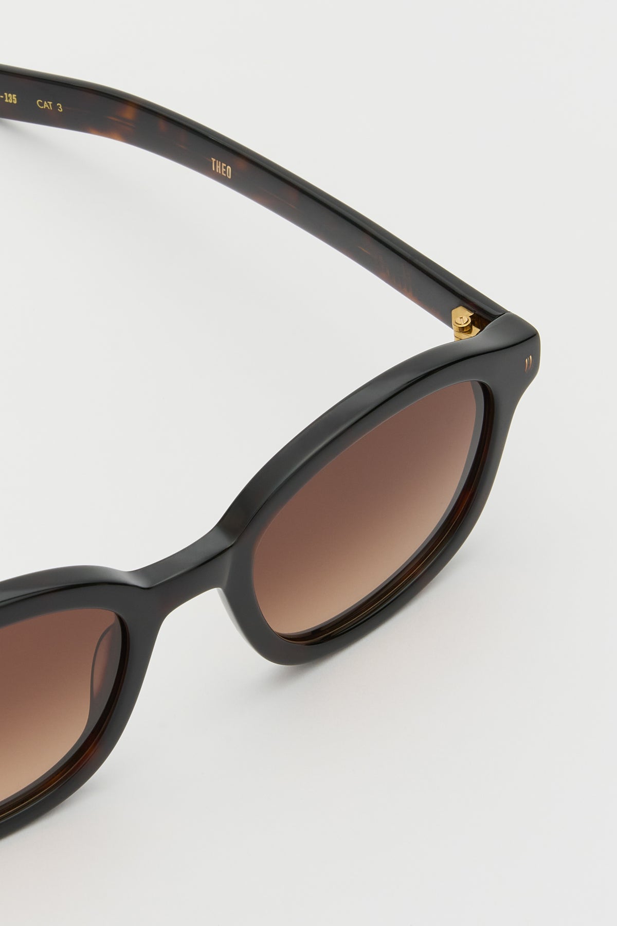 THEO Dark Tortoise / Brown Gradient Lens