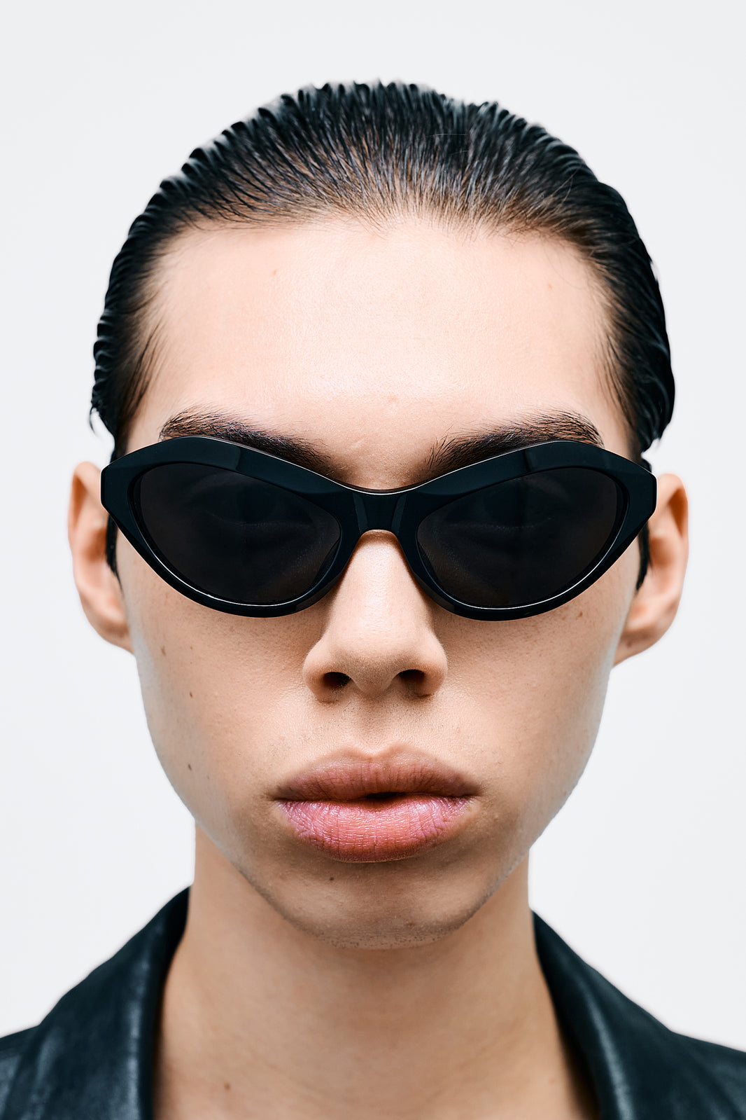 AKIWA Solid Black / Solid Black Lens