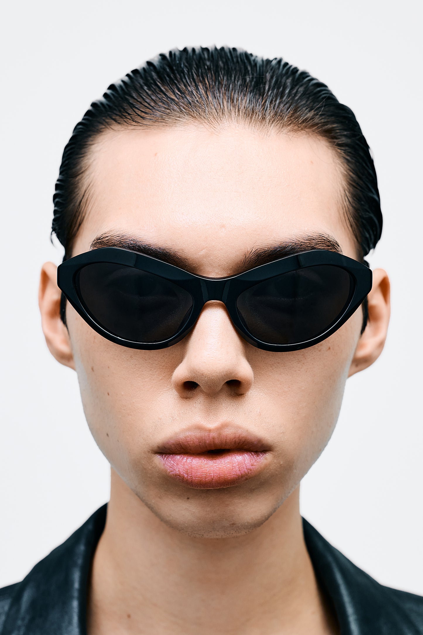 AKIWA Solid Black / Solid Black Lens