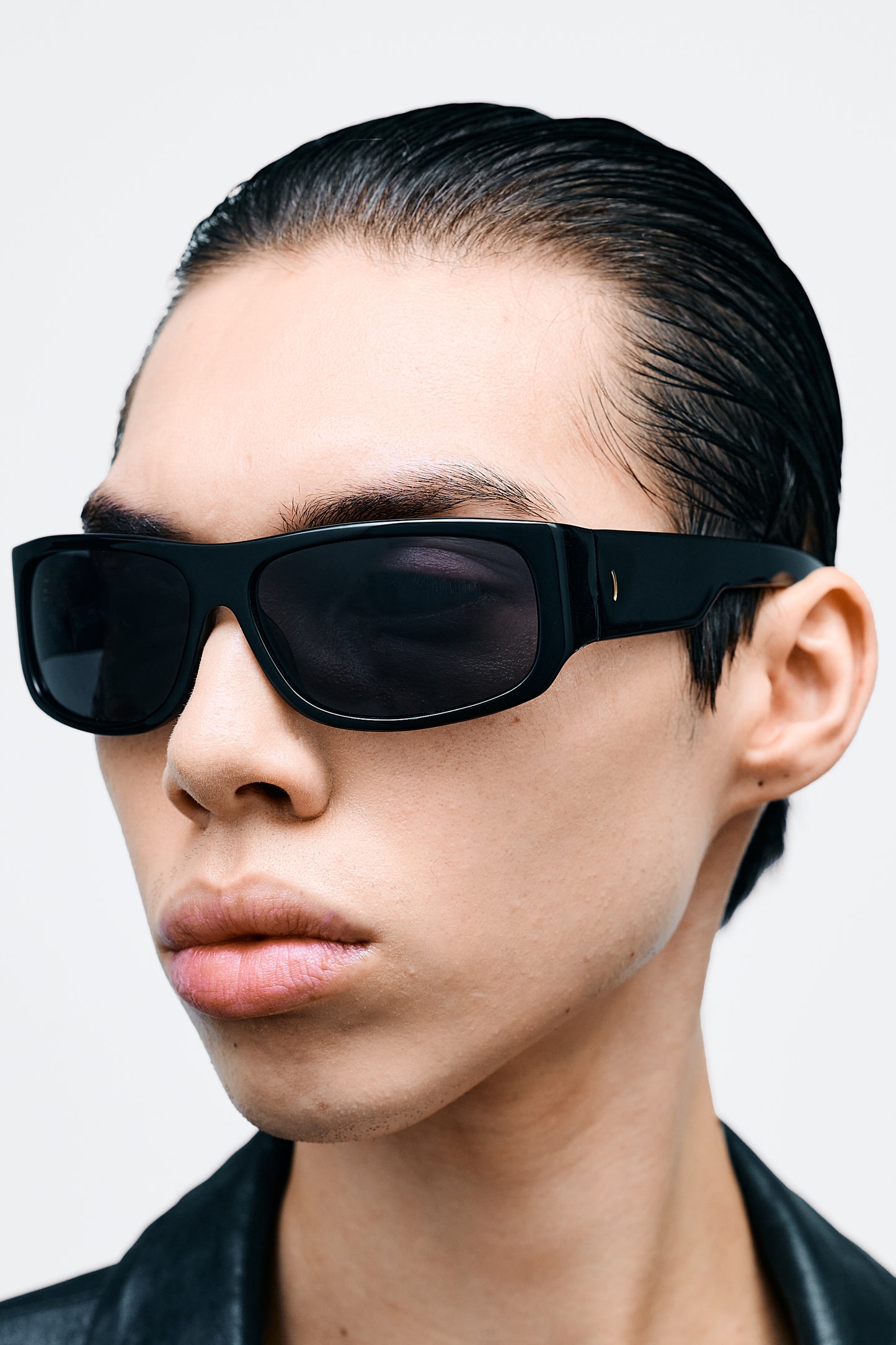 APRIL Solid Black / Solid Black Lens