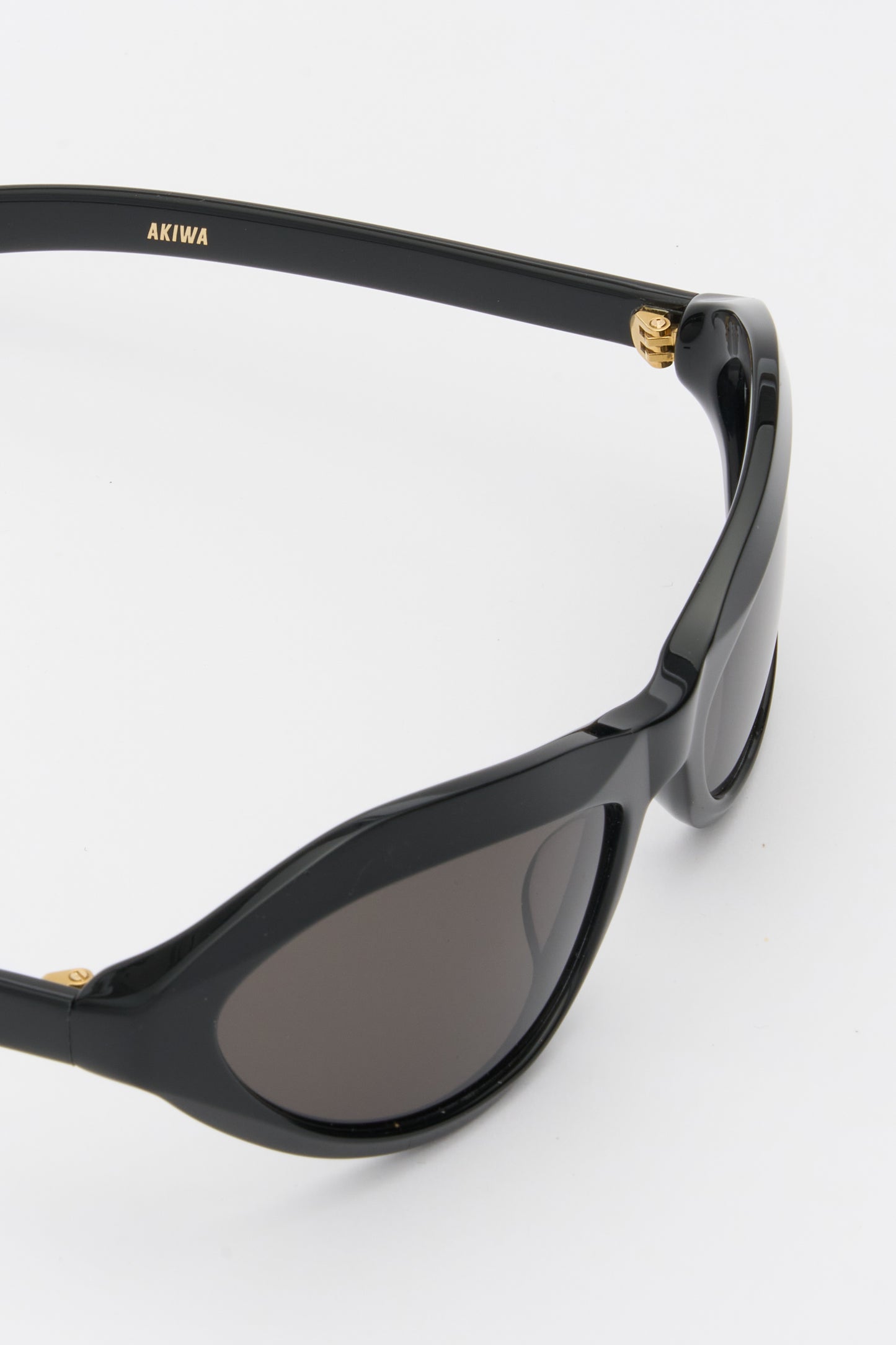 AKIWA Solid Black / Solid Black Lens