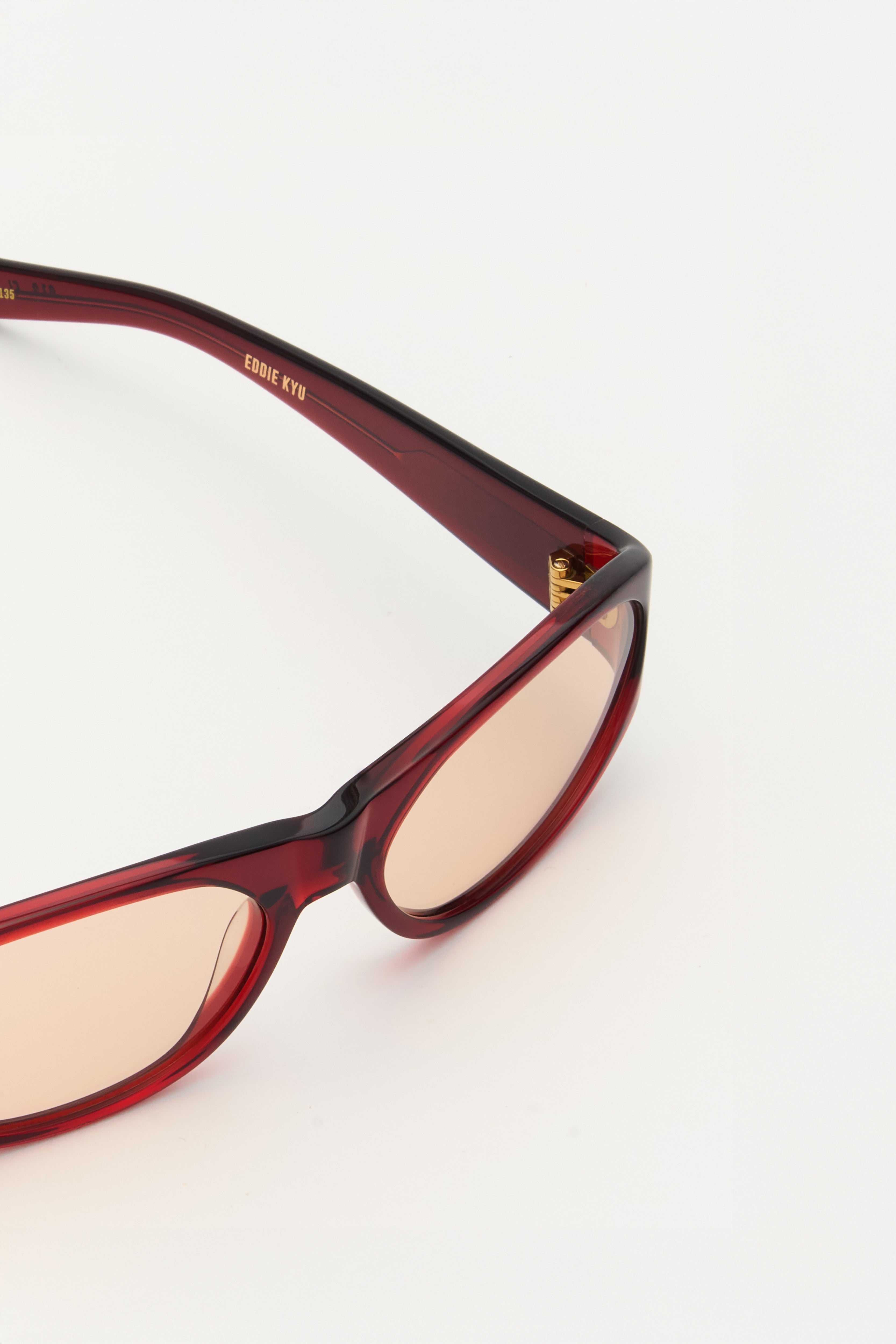 EDDIE KYU Crystal Burgundy / Solid Peach Lens | FLATLIST
