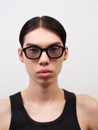THEO Solid Black / Light Grey Lens