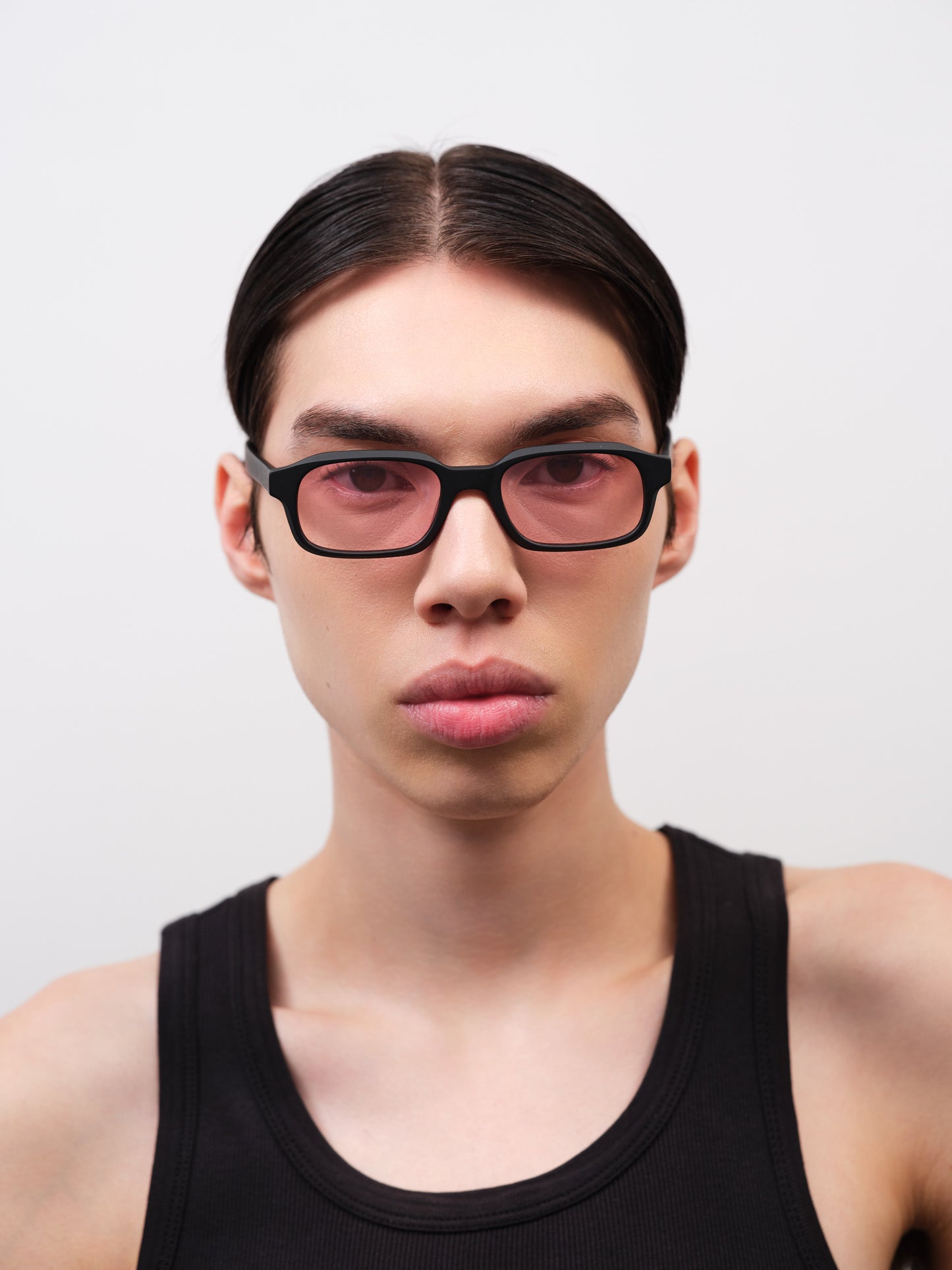 HANKY (ABOUT:BLANK) Solid Black / Pink Gradient Lens
