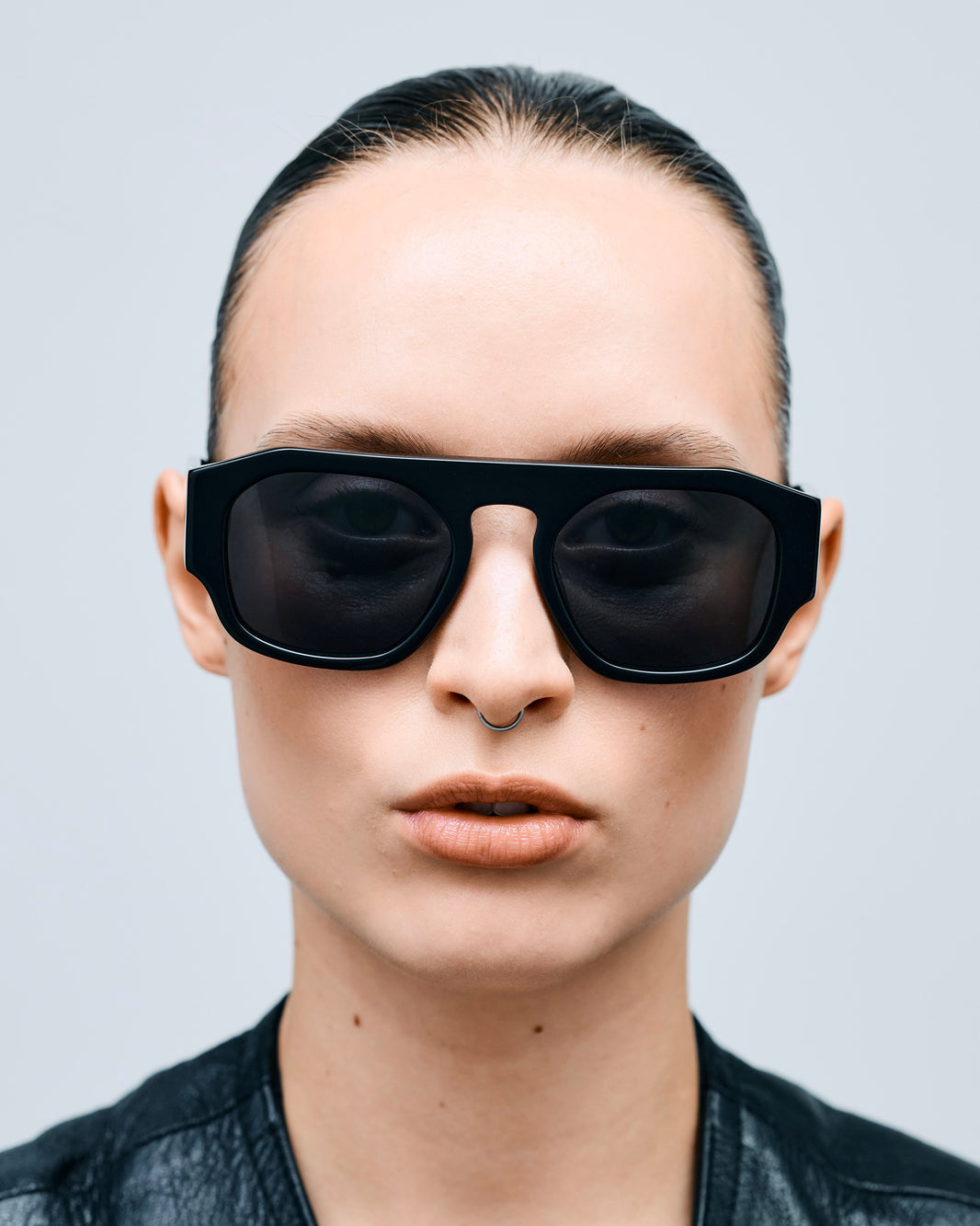 SHADE 02 Solid Black / Solid Black Lens