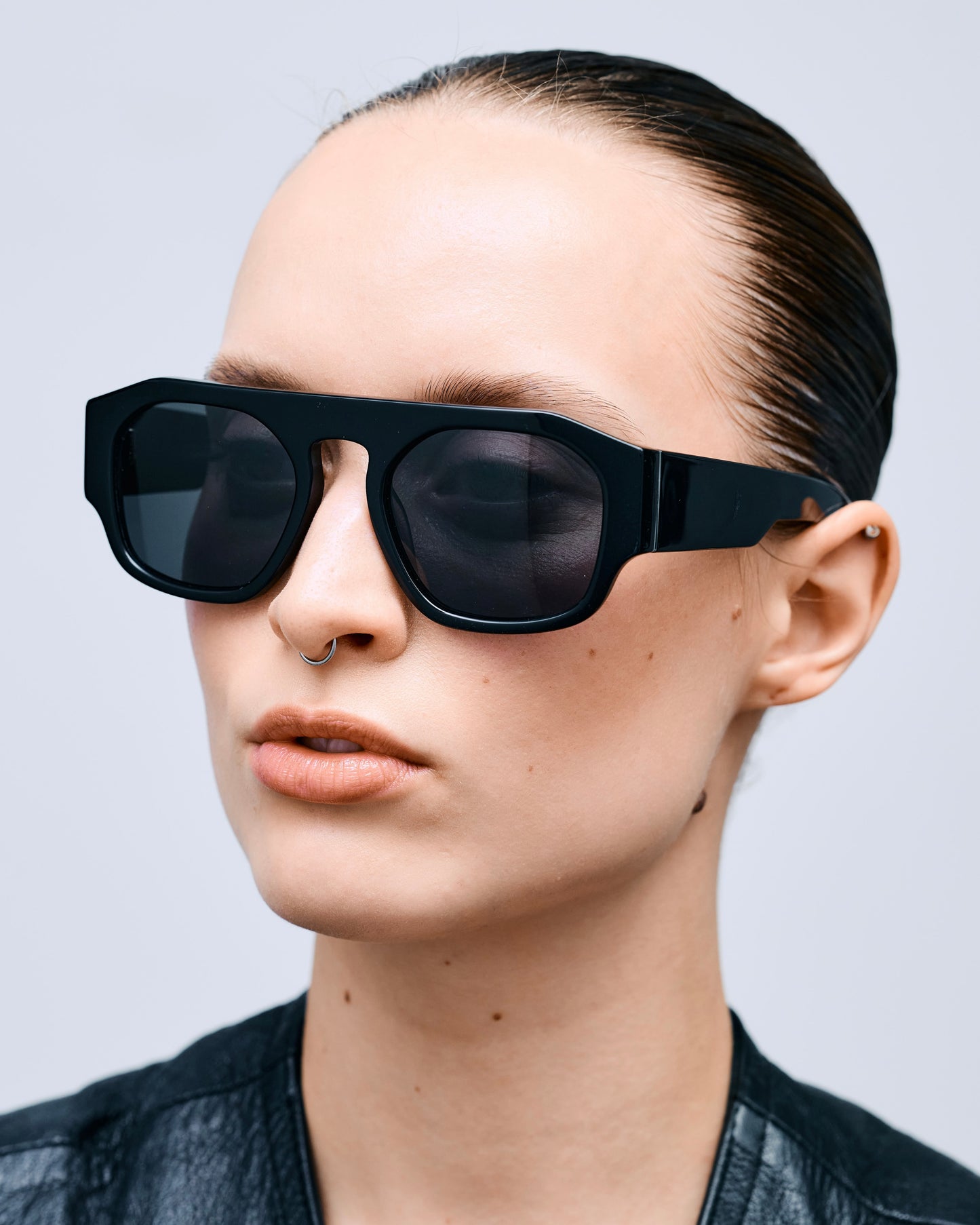 SHADE 02 Solid Black / Solid Black Lens