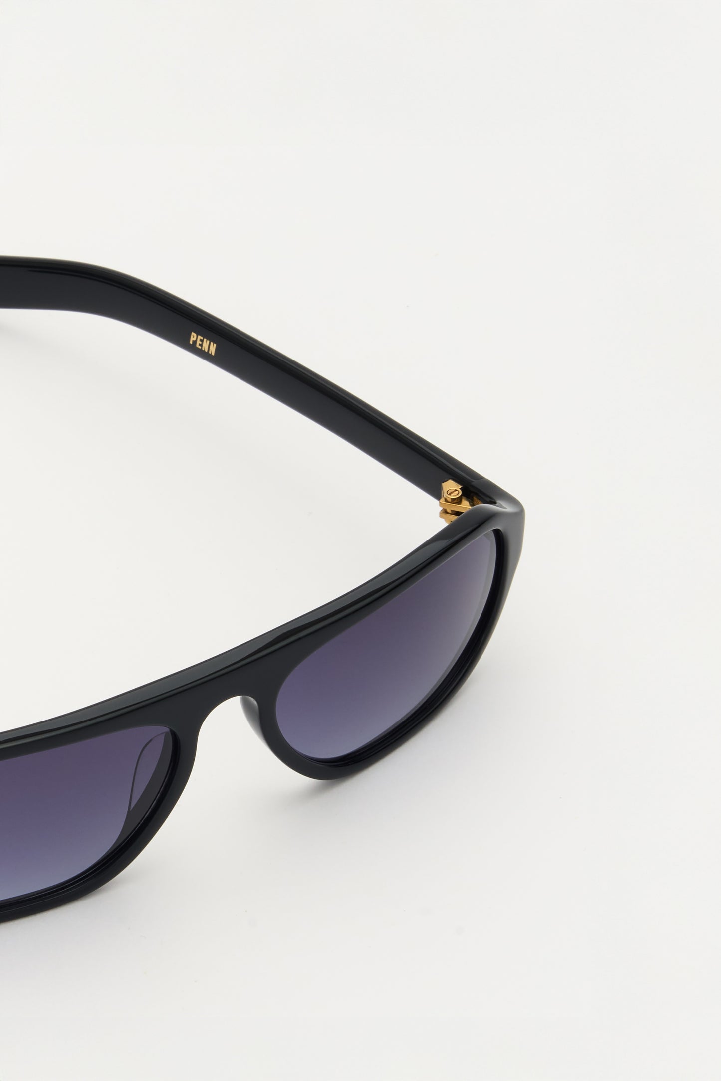 PENN Solid Black / Black Gradient Lens