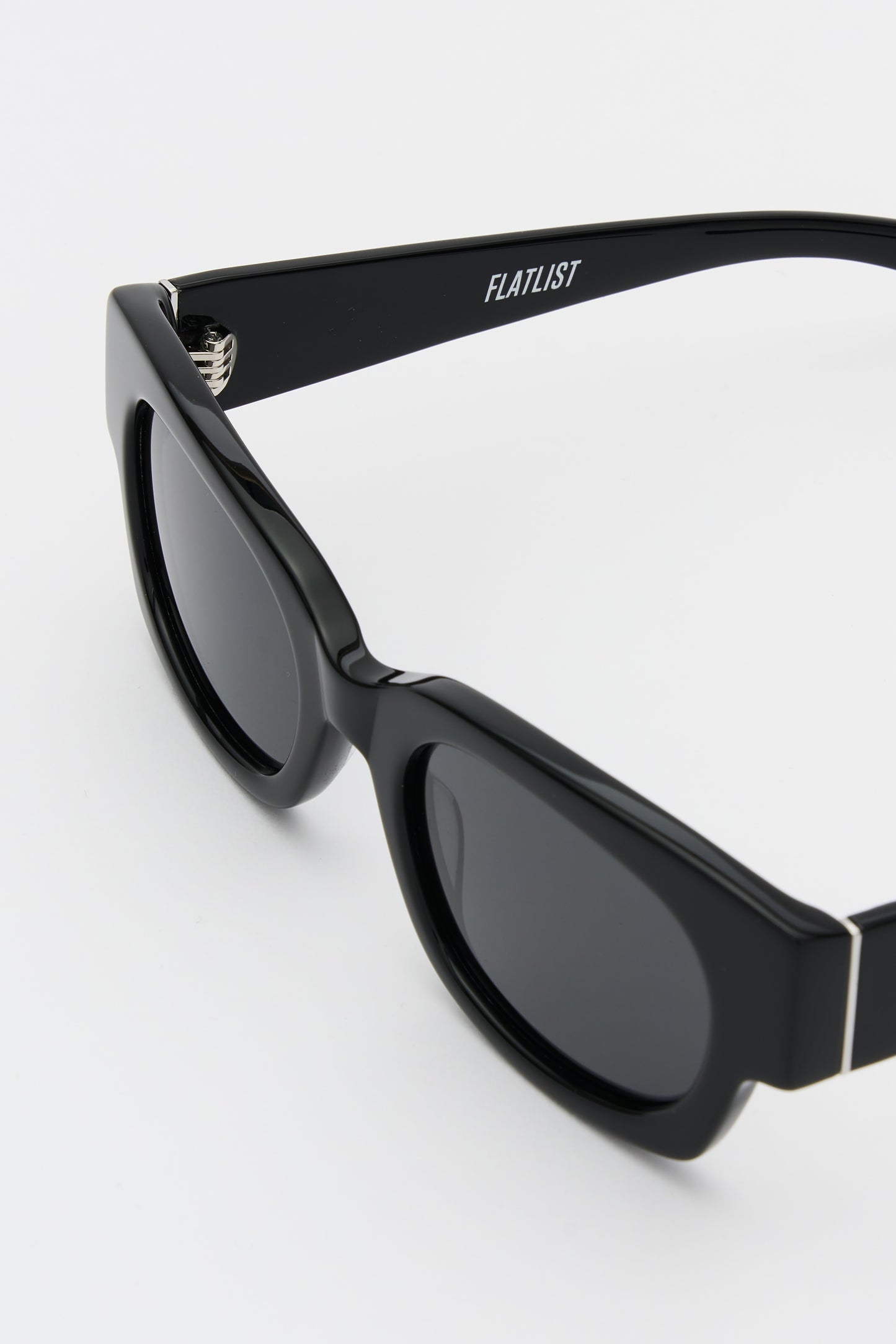 SHADE 01 Solid Black / Solid Black Lens