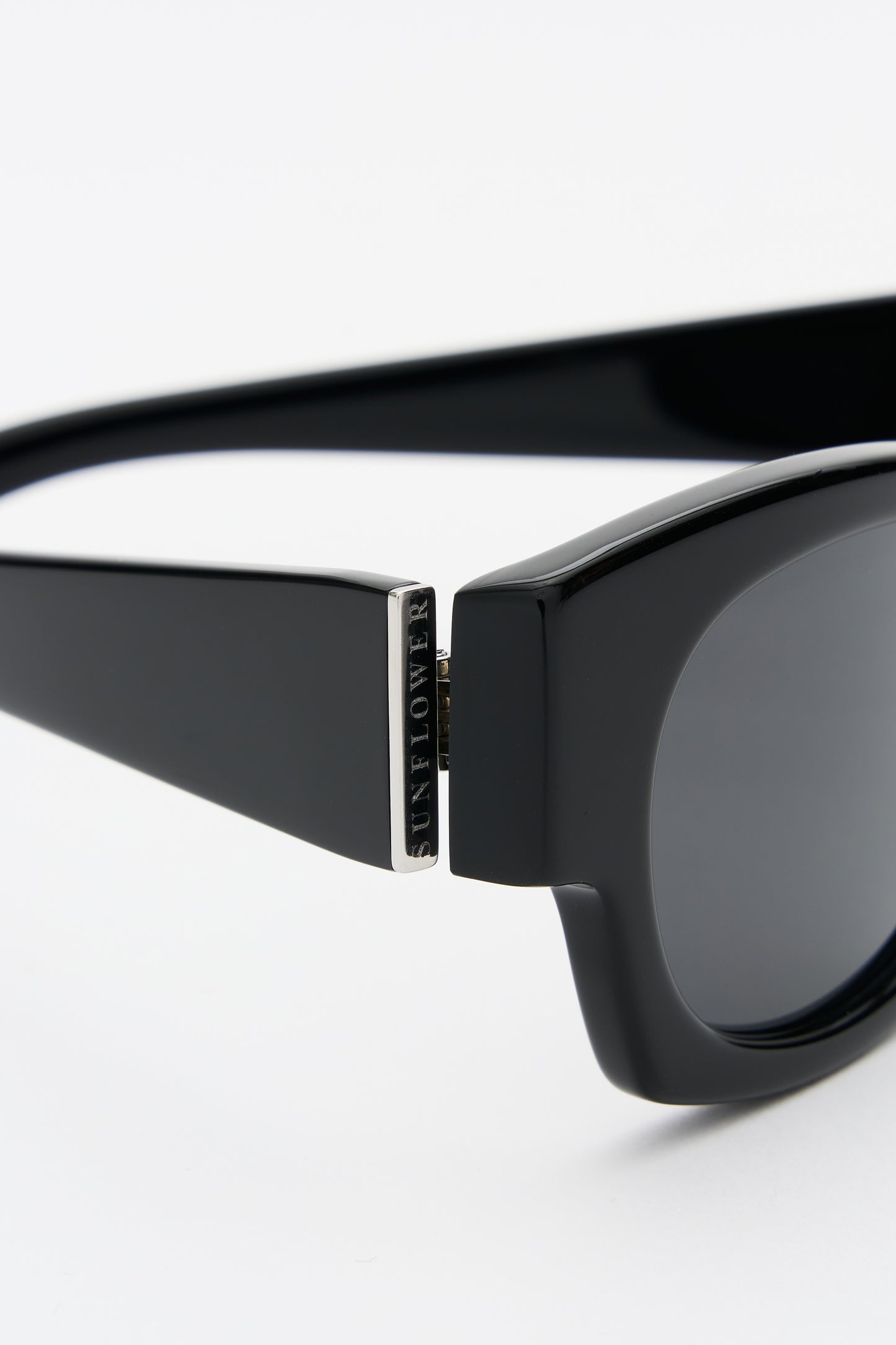 SHADE 01 Solid Black / Solid Black Lens