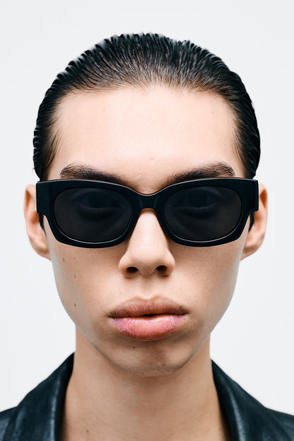 SHADE 01 Solid Black / Solid Black Lens