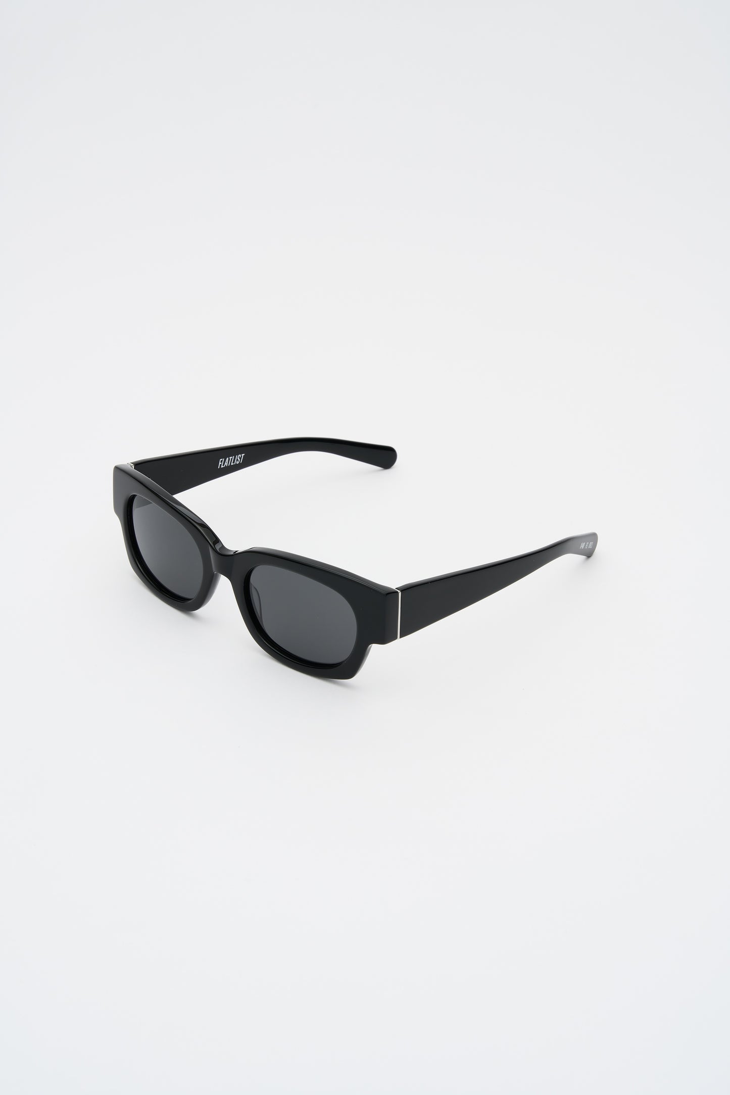 SHADE 01 Solid Black / Solid Black Lens