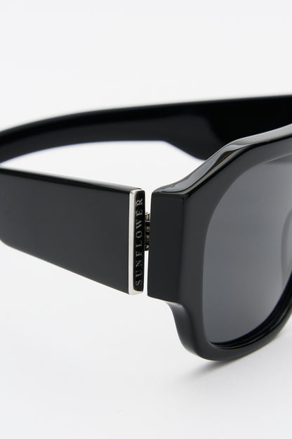 SHADE 02 Solid Black / Solid Black Lens
