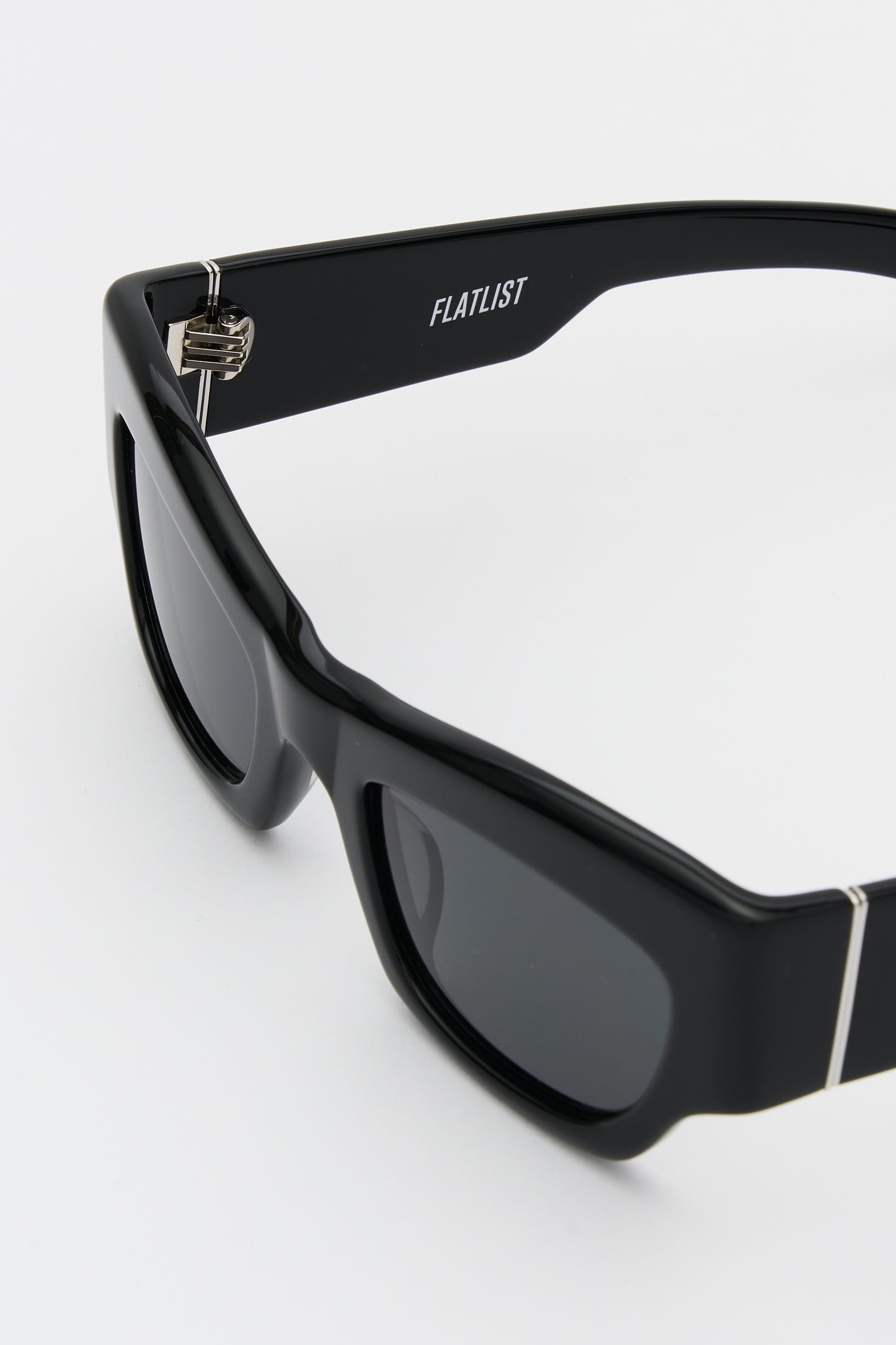 SHADE 03 Solid Black / Solid Black Lens