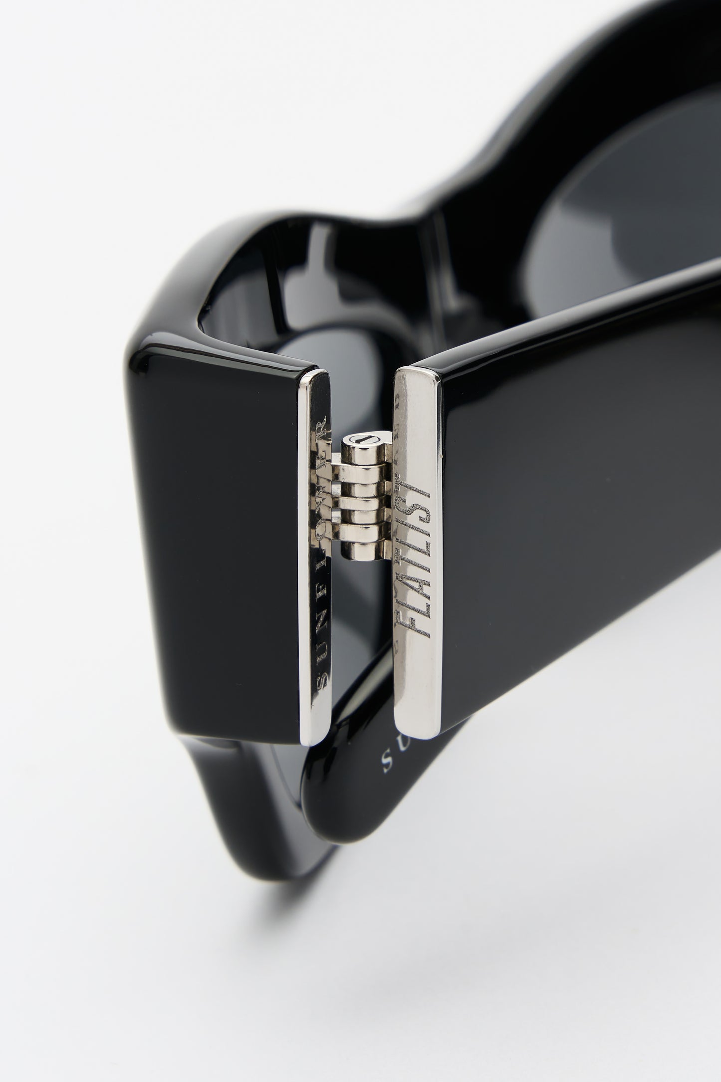 SHADE 03 Solid Black / Solid Black Lens