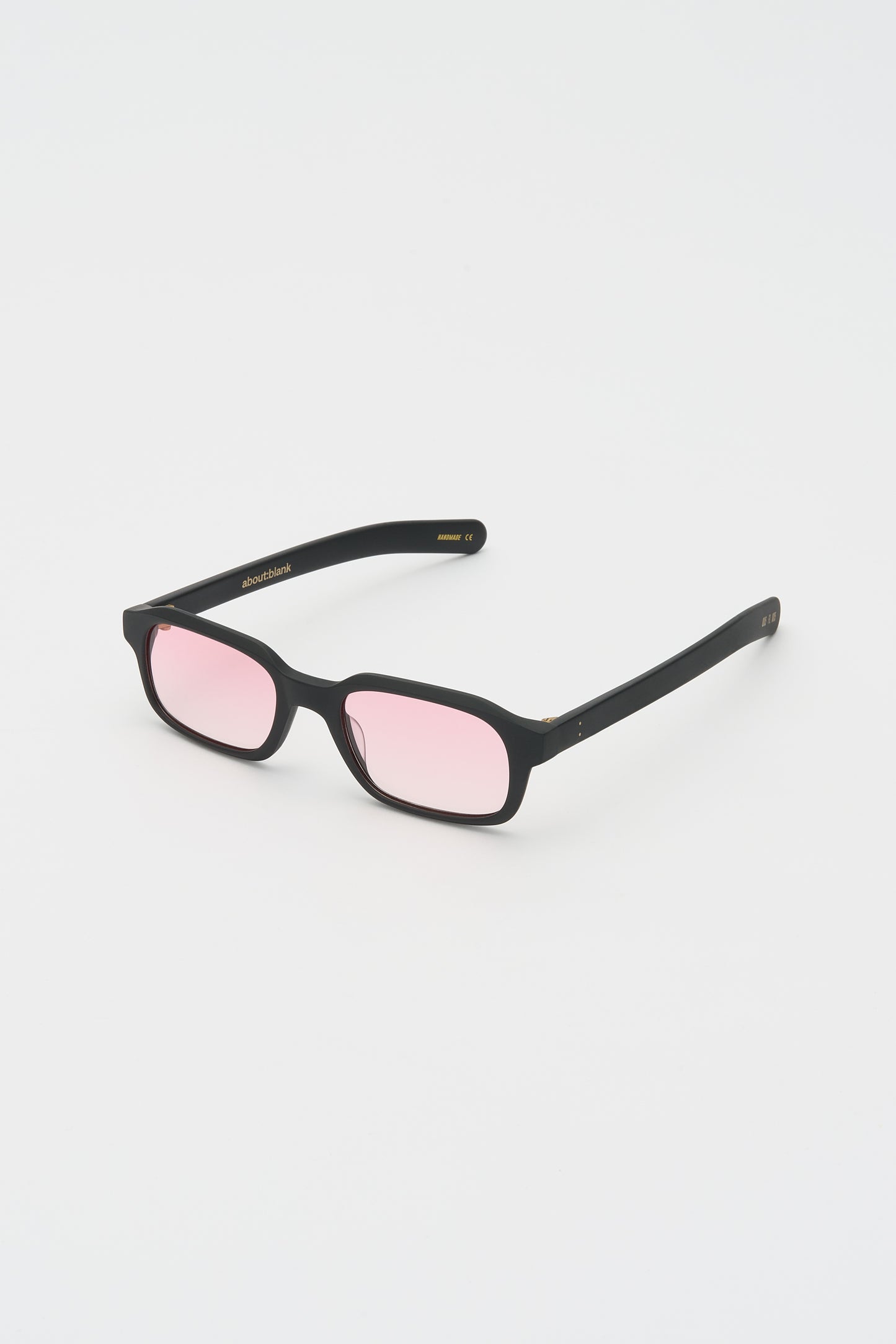 HANKY (ABOUT:BLANK) Solid Black / Pink Gradient Lens