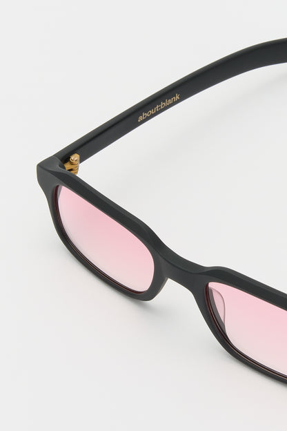 HANKY (ABOUT:BLANK) Solid Black / Pink Gradient Lens