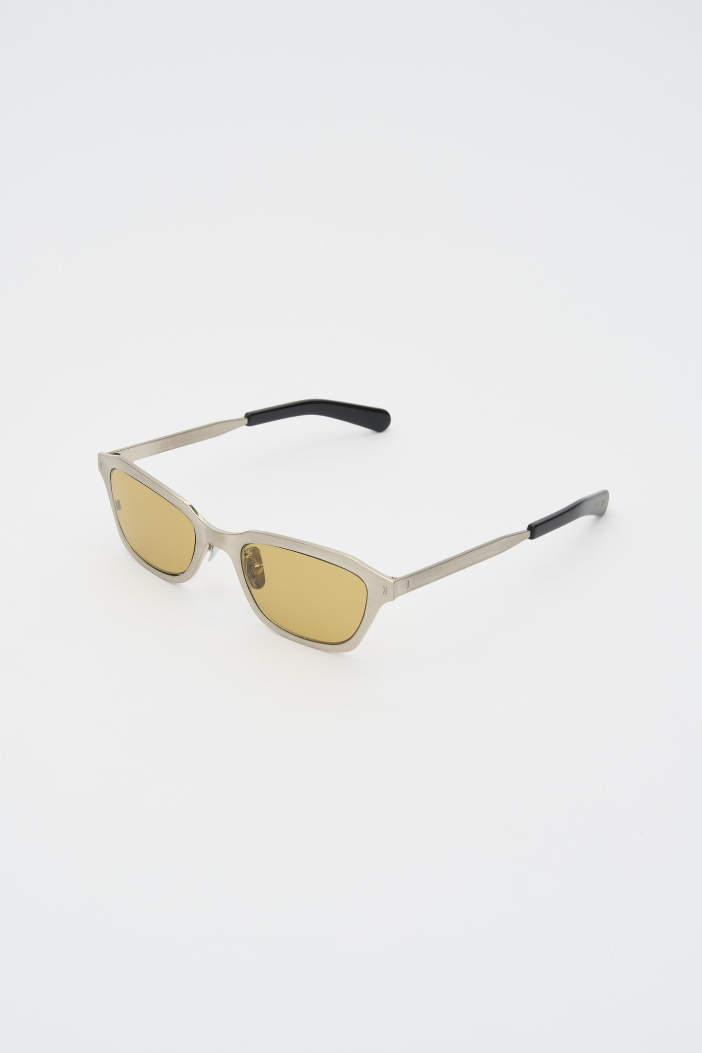 CLINT / TITANIUM Brushed Silver Solid Black / Smoked Olive Lens