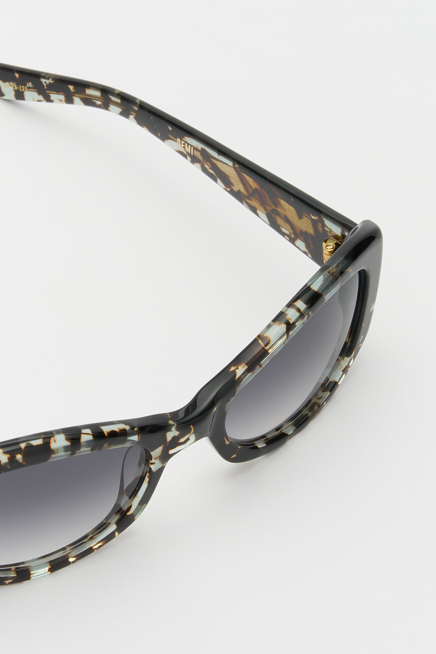 DEMI Retrovision Tortoise / Smoke Gradient Lens