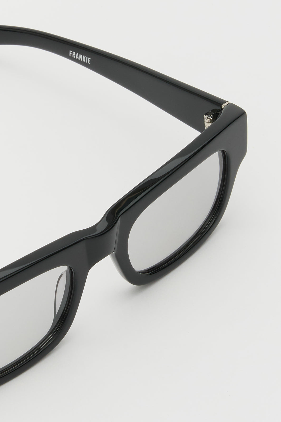 FRANKIE Solid Black / Light Grey Lens
