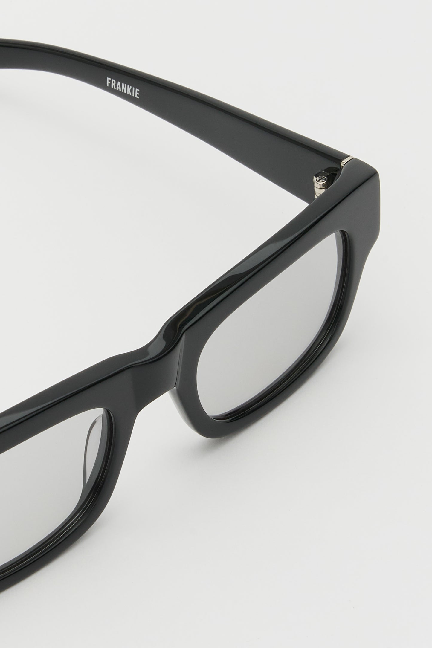 FRANKIE Solid Black / Light Grey Lens