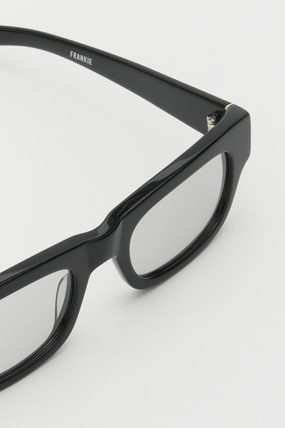 FRANKIE Solid Black / Light Grey Lens