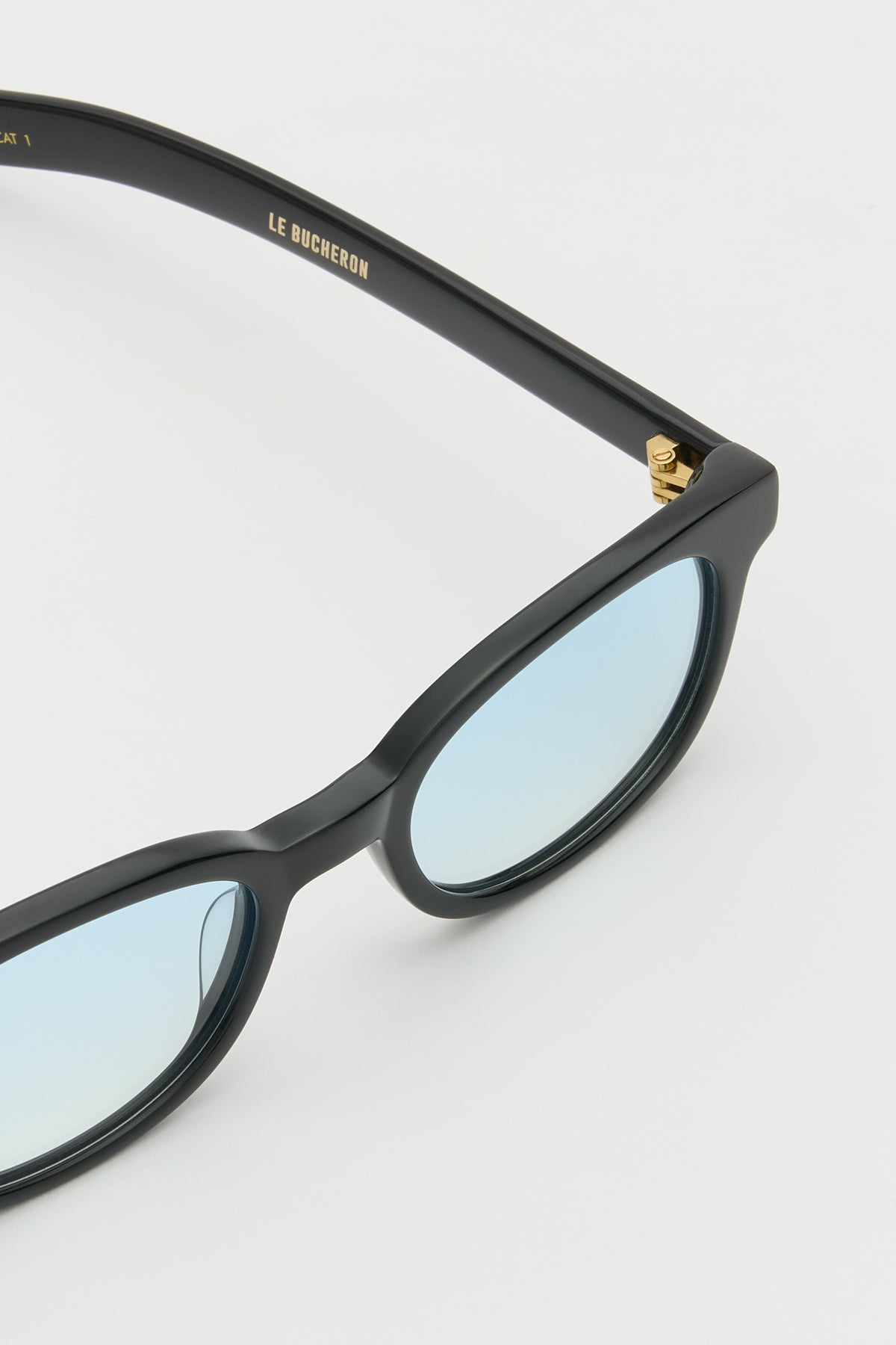 LE BUCHERON Solid Black / Light Blue Gradient Lens