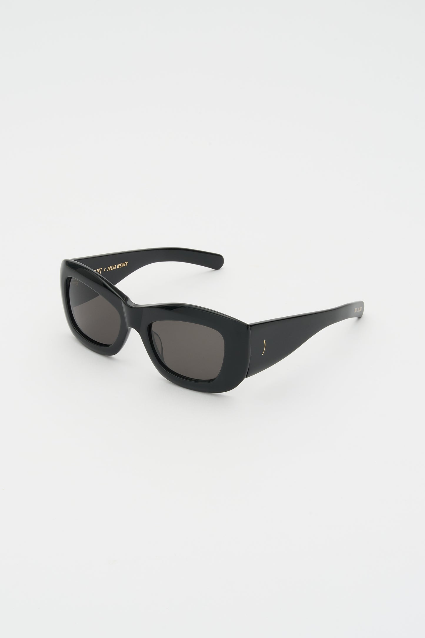 Flatlist x Freja Wewer / POPPY / Black / Black Lens