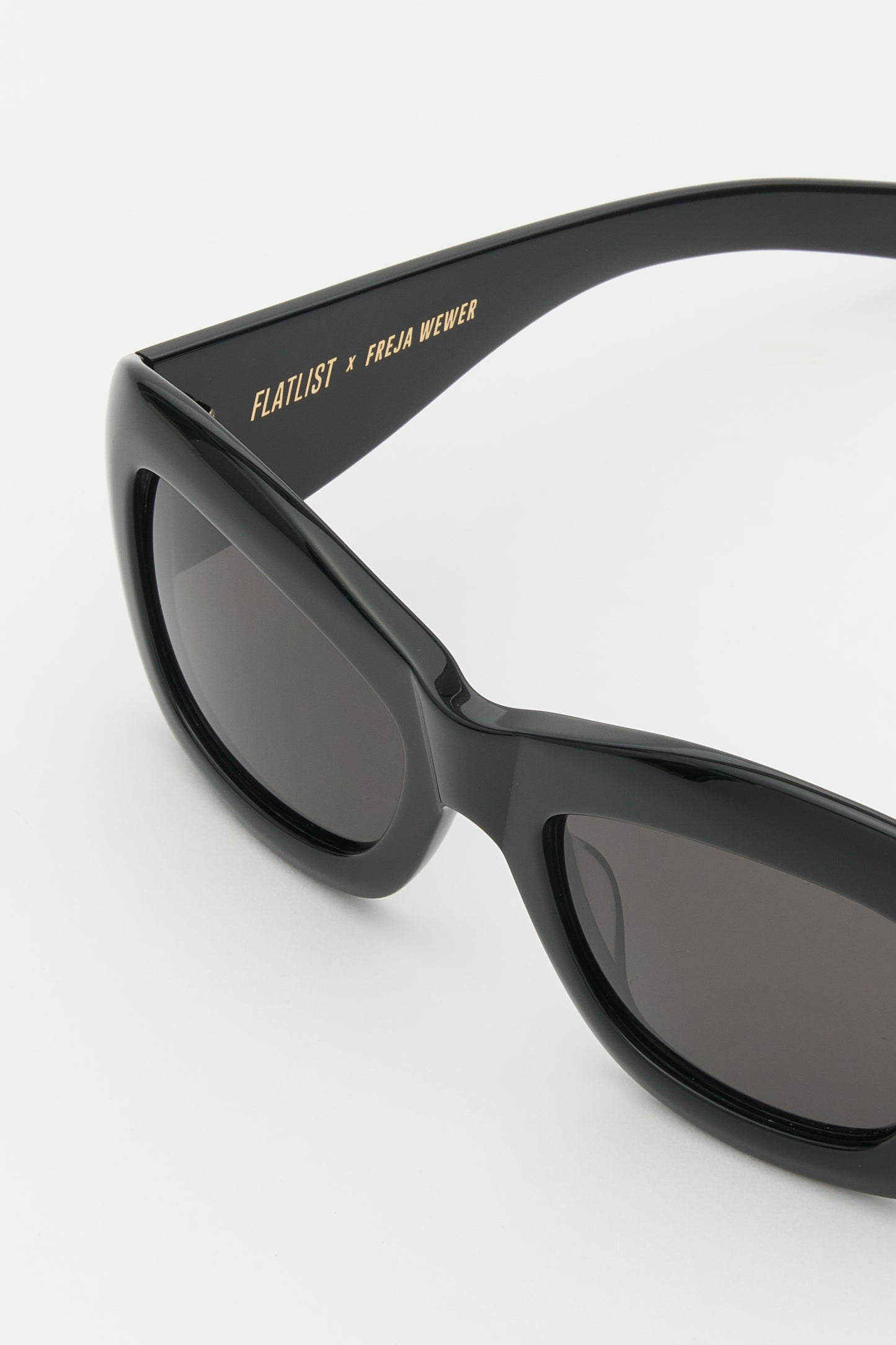 Flatlist x Freja Wewer / POPPY / Black / Black Lens