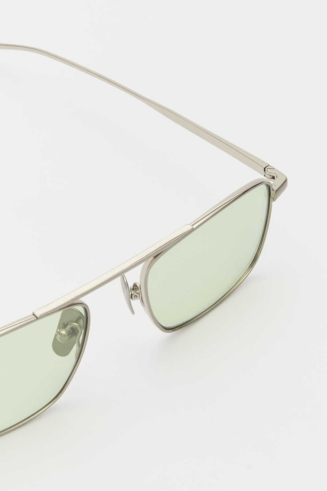 REED Brushed Silver / Chill Out Green Lens