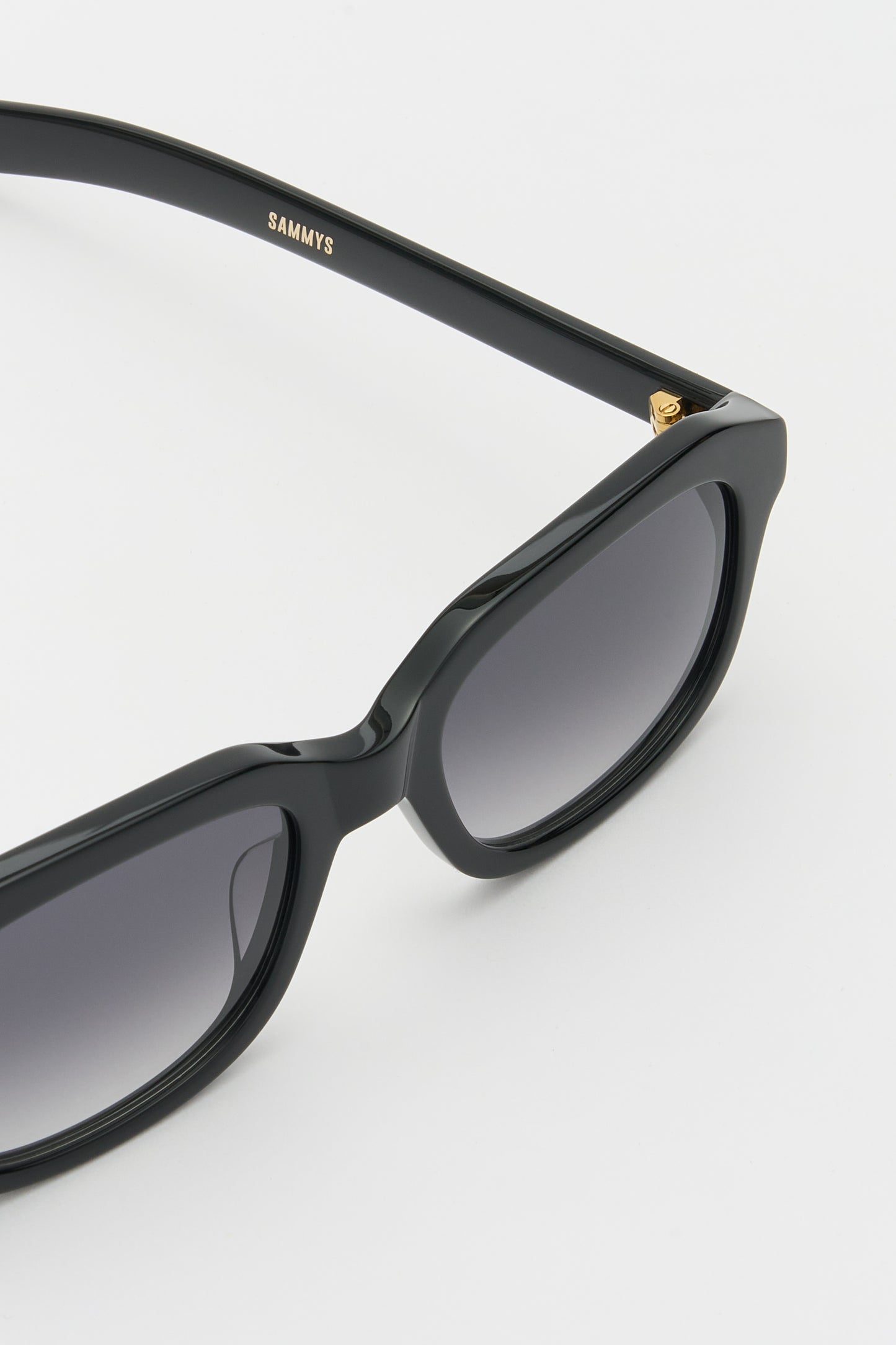 SAMMYS Solid Black / Solid Black Lens