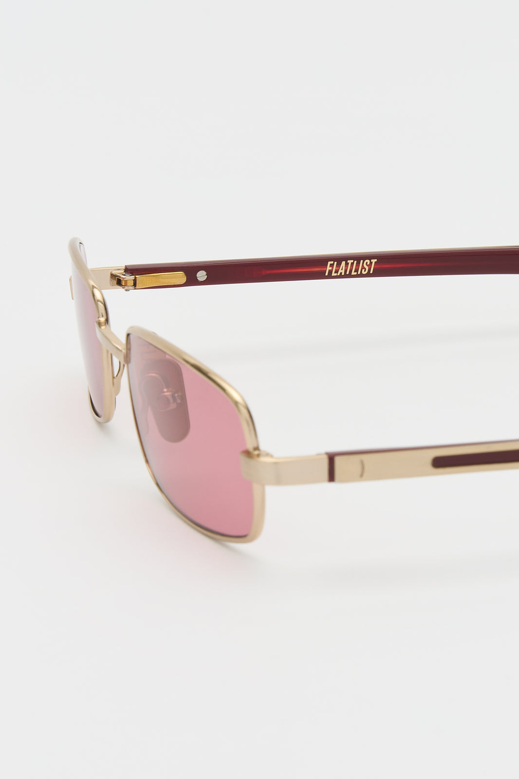 STING Brushed Light Gold / Solid Bordeaux / Dust Pink Lens