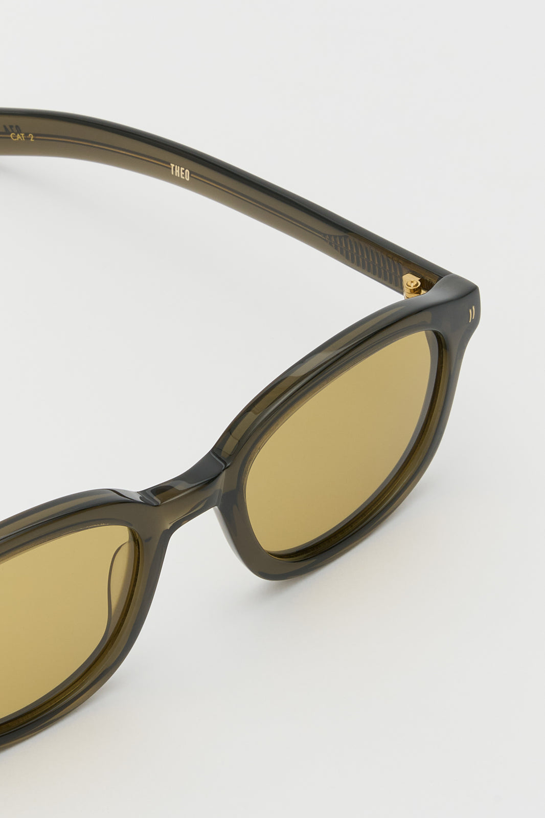 THEO Crystal Olive / Smoked Olive Lens