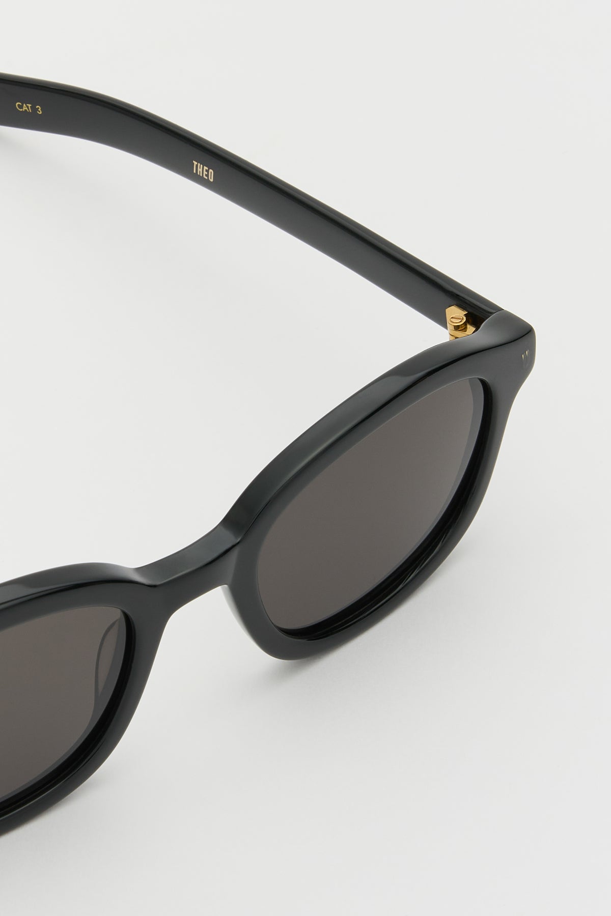 THEO Solid Black / Solid Black Lens