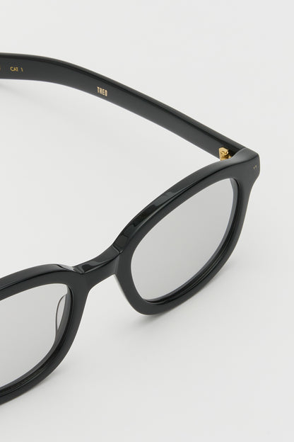 THEO Solid Black / Light Grey Lens