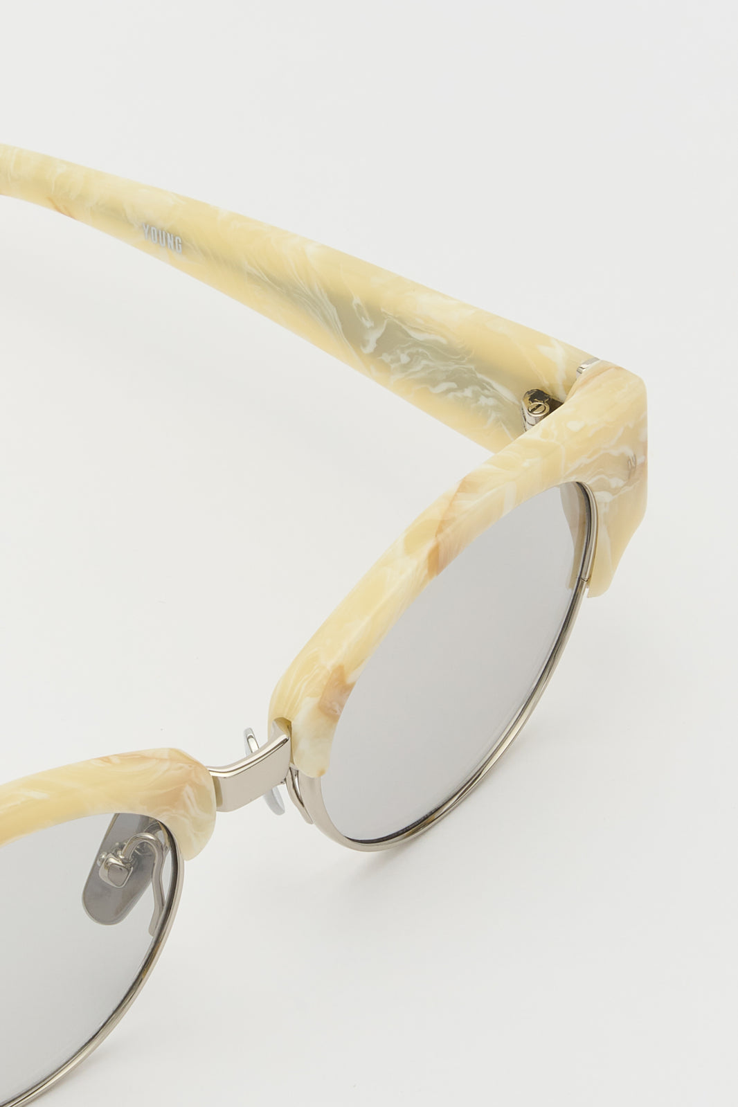 YOUNG Carrara Fantasy / Light Grey Lens