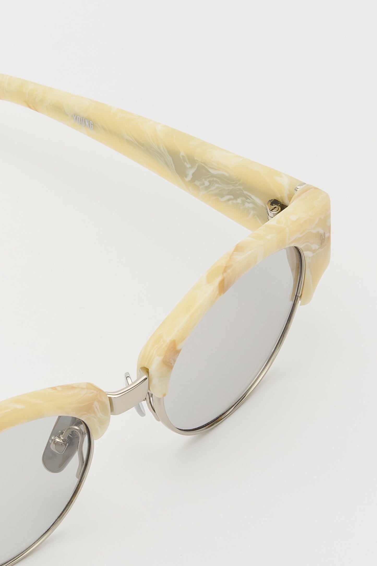 YOUNG Carrara Fantasy / Light Grey Lens